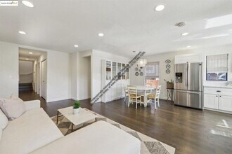 3360 Arizona St in Oakland, CA - Building Photo - Building Photo