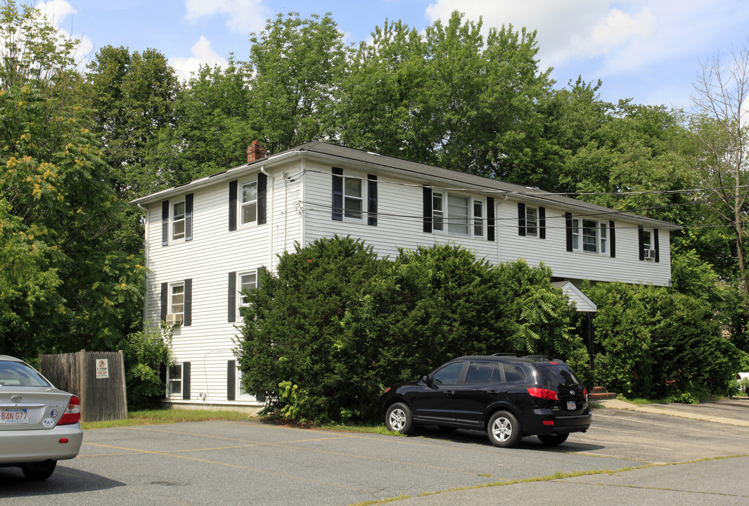 11 Kellett Dr in Milford, MA - Foto de edificio