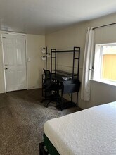 344 Dela Vina Ave, Unit B in Monterey, CA - Building Photo - Building Photo