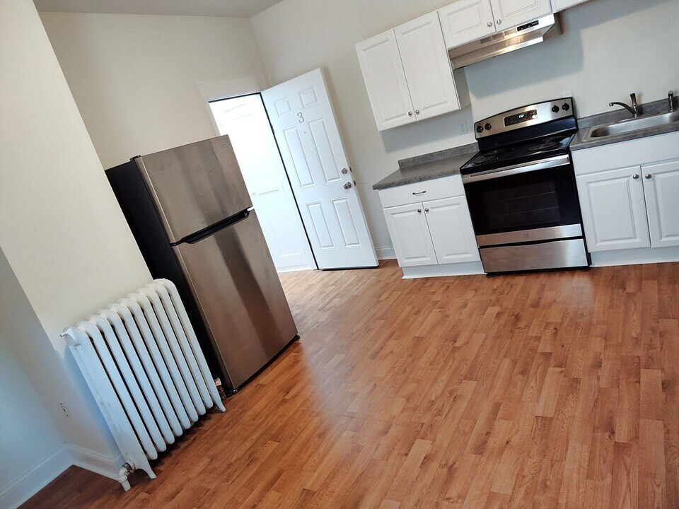 2420 Pleasant Ave in Minneapolis, MN - Building Photo
