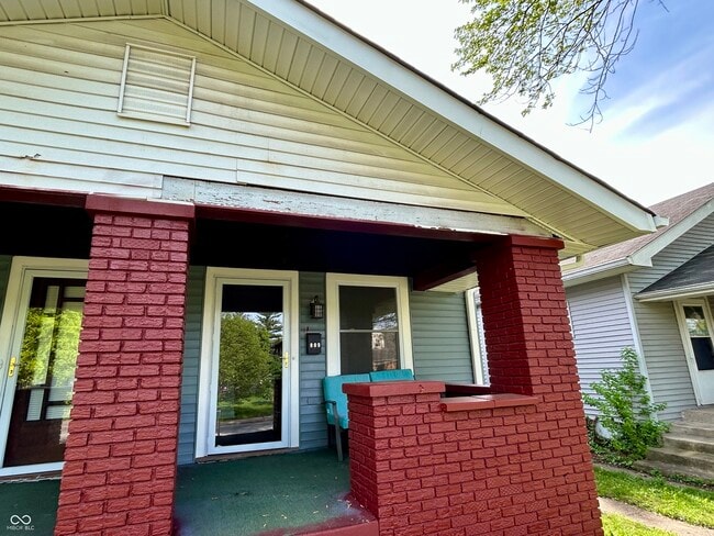 property at 909 N Emerson Ave