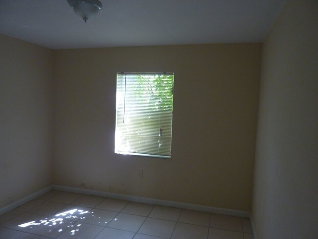 2591 NW 56th Ave in Lauderhill, FL - Building Photo - Building Photo