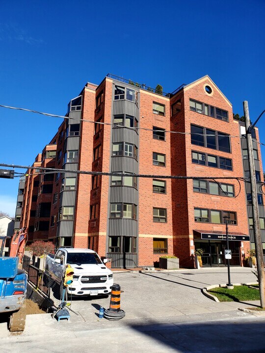 Renaissance Condiminium in Kitchener, ON - Building Photo