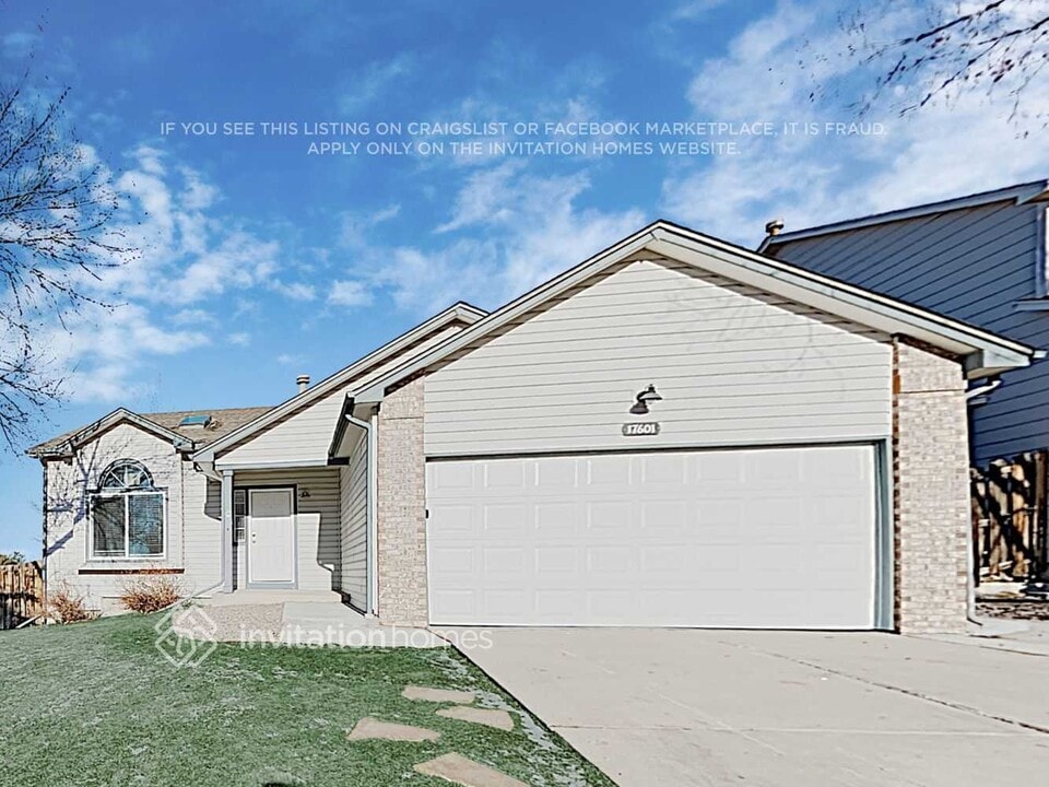 17601 E Harvard Pl in Aurora, CO - Building Photo