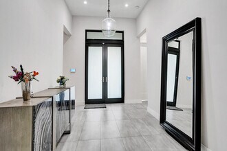 5663 Brookfield Cir in Fort Lauderdale, FL - Building Photo - Building Photo