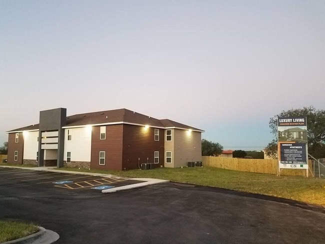 Onivert Apartments in La Joya, TX - Foto de edificio - Building Photo