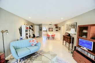 11 Westwood Ave in Jupiter, FL - Building Photo - Building Photo