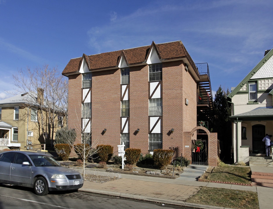 Washington Plaza Apartments in Denver, CO - Building Photo