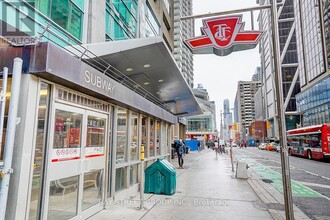 771-771 Yonge St in Toronto, ON - Building Photo - Building Photo