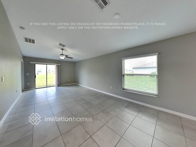 15527 Miller Creek Dr in Sun City Center, FL - Building Photo - Building Photo