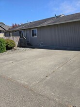1721 Hideaway Ct-Unit -1 in Mckinleyville, CA - Building Photo - Building Photo