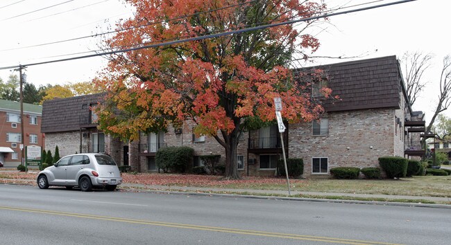 6300 Montgomery in Cincinnati, OH - Foto de edificio - Building Photo
