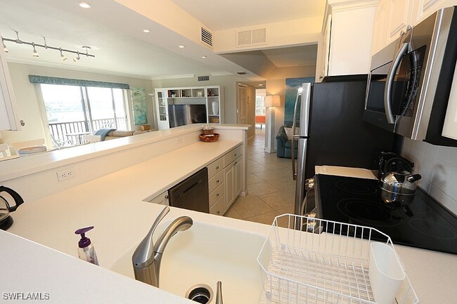 property at 3200 Gulf Shore Blvd N