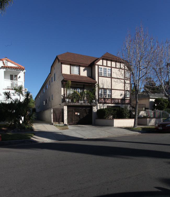 4407 Ambrose Ave in Los Angeles, CA - Building Photo - Building Photo