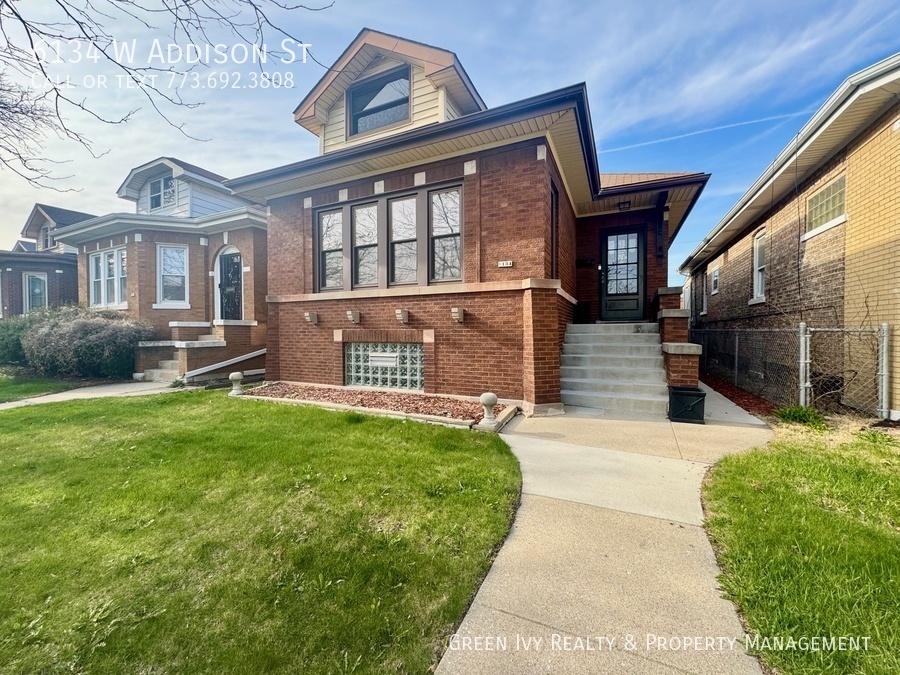 6134 W Addison St in Chicago, IL - Building Photo