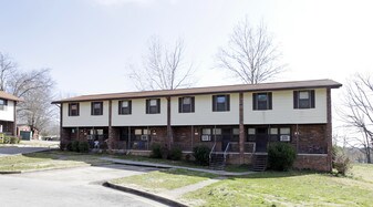 324 Pike St in Athens, TN - Building Photo