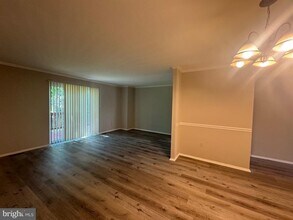 9728 Summer Park Ct in Columbia, MD - Foto de edificio - Building Photo
