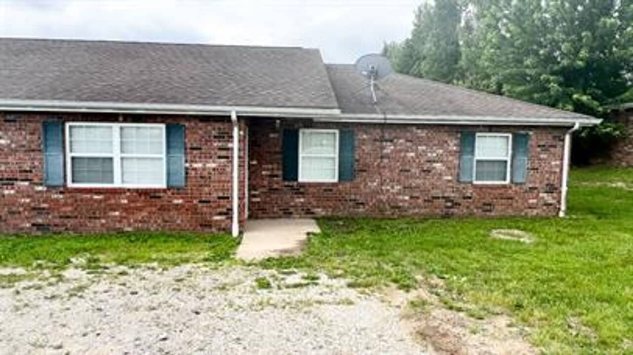 23765 Roulette Rd in Waynesville, MO - Building Photo