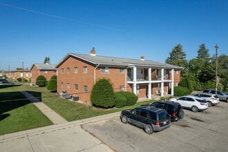 Colonial Manor in Warren, MI - Foto de edificio - Building Photo