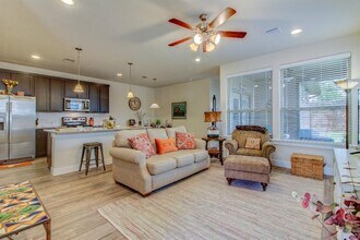 540 High Tech Dr in Georgetown, TX - Foto de edificio - Building Photo
