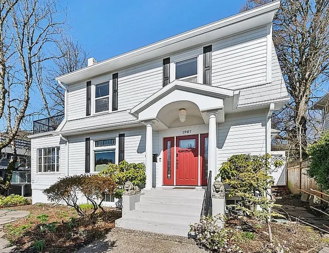 property at 1907 NE Multnomah St