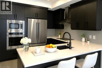 1975 Fountain Grass Dr in London, ON - Building Photo - Building Photo