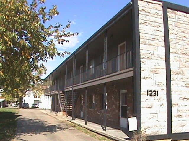 H & T Apartments in Springfield, MO - Building Photo - Building Photo