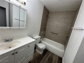 7112 Forest Vista St in Las Vegas, NV - Building Photo - Building Photo