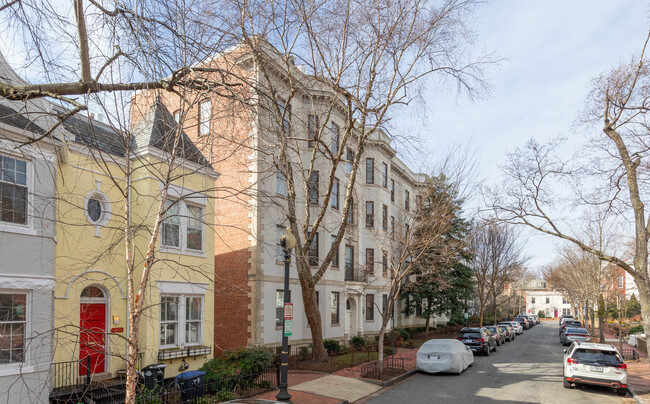 3014 Dent Plz NW in Washington, DC - Building Photo - Building Photo