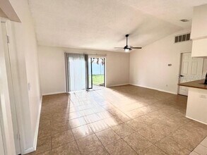 1053 WESTWOOD Dr in Lutz, FL - Building Photo - Building Photo