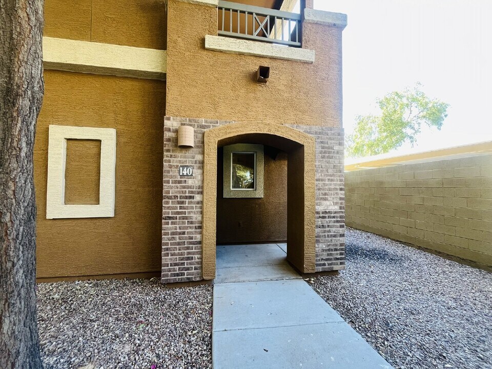 18250 N Cave Creek Rd in Phoenix, AZ - Building Photo
