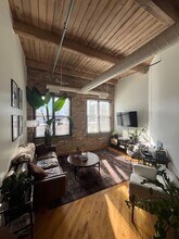 225 W Huron St, Unit 604 in Chicago, IL - Foto de edificio - Building Photo