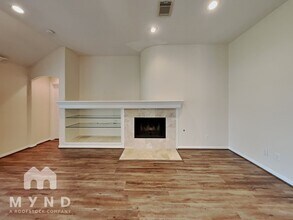 1605 Garden Lakes Dr in Friendswood, TX - Building Photo - Building Photo