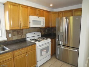 298 Luddington Ave, Unit 2 in Clifton, NJ - Building Photo - Building Photo