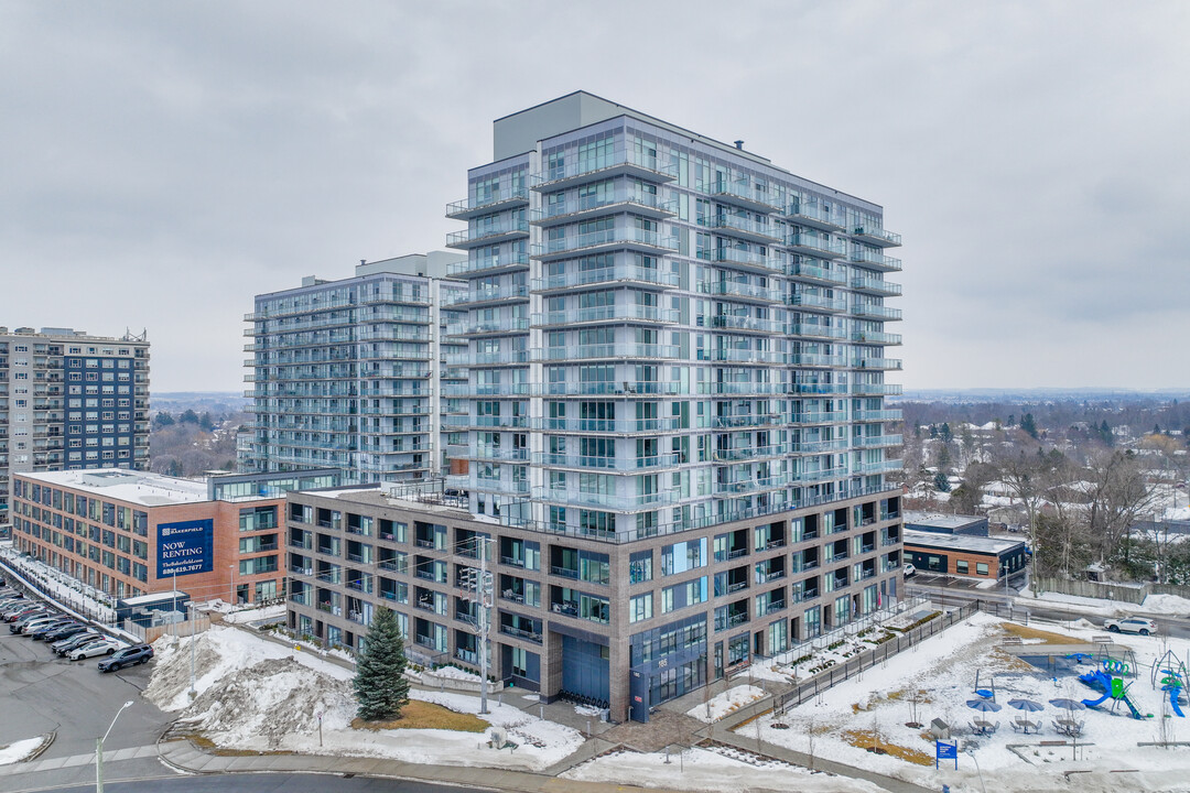 The Davis Residences in Newmarket, ON - Building Photo