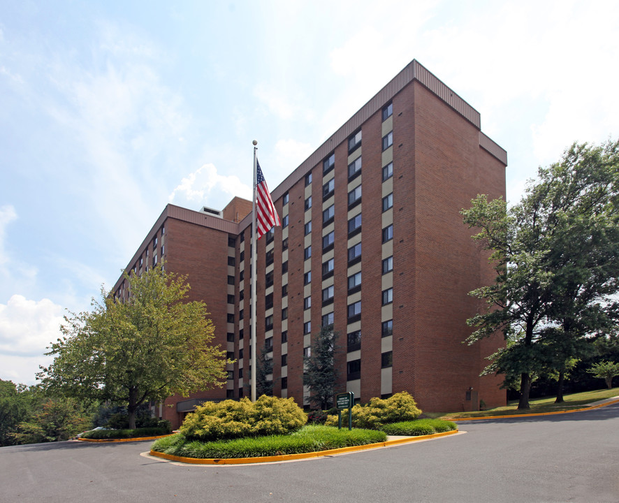 Forest Oak Towers in Gaithersburg, MD - Foto de edificio