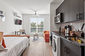 596 W 9th St in Dallas, TX - Building Photo - Building Photo