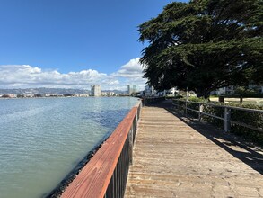 4 Admiral Dr in Emeryville, CA - Foto de edificio - Building Photo