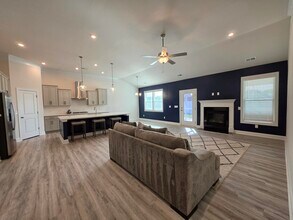 3360 Rustic Dr in Sumter, SC - Building Photo - Building Photo