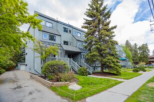 413 Marten St in Banff, AB - Building Photo