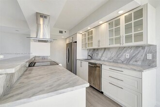 1000 E Island Blvd, Unit 707 in Aventura, FL - Foto de edificio - Building Photo
