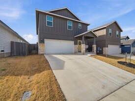 135 Mason Hl Ln in Andice, TX - Building Photo