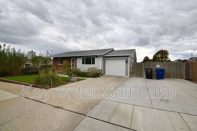 5585 Mountain Men Dr S in Salt Lake City, UT - Building Photo - Building Photo