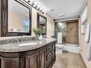 333 SE 20th Ave, Unit 2 in Deerfield Beach, FL - Building Photo - Building Photo