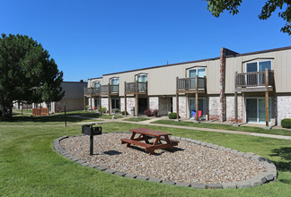 Park 25 Apartments in Lawrence, KS - Building Photo - Building Photo