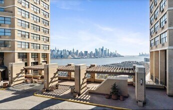 7002 BLVD E in Guttenberg, NJ - Building Photo - Building Photo