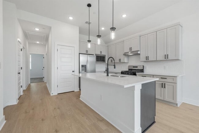 200 W 56th St in Austin, TX - Building Photo - Building Photo