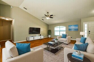 1320 Rain Forest Ln, Unit 521-0501 in Minneola, FL - Foto de edificio - Building Photo