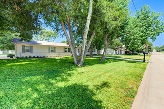 703 Horlock St in Navasota, TX - Building Photo - Building Photo