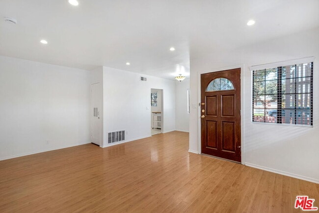 11882 Ramona Ave in Hawthorne, CA - Building Photo - Building Photo